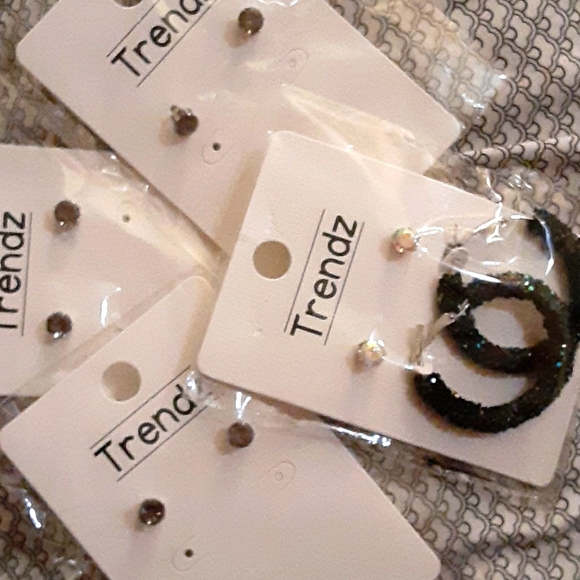 Trendz Earrings - Picture 1 of 1